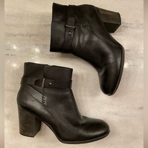 Clarks Black Leather Bootie Low Heel Women’s 10.5 Comfort Shoe